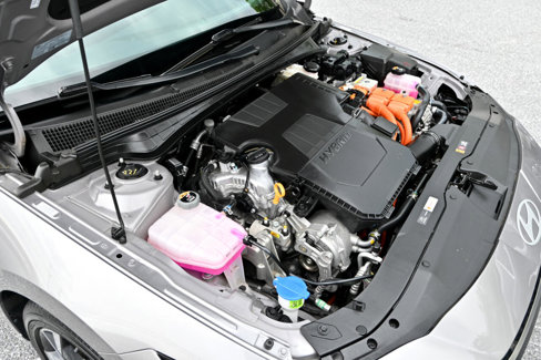 Used 2024 Hyundai Elantra Limited image 45
