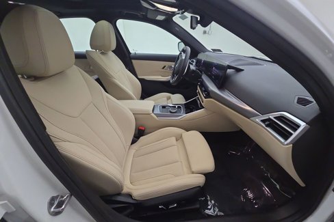 Certified 2025 BMW 330i xDrive Sedan w/ Convenience Package image 26