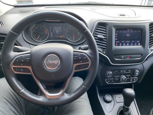 Used 2019 Jeep Cherokee Latitude Plus image 13