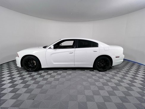 Used 2014 Dodge Charger SE w/ Connectivity Group image 7