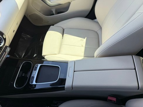 Used 2025 Mercedes-Benz CLA 250 4MATIC image 19