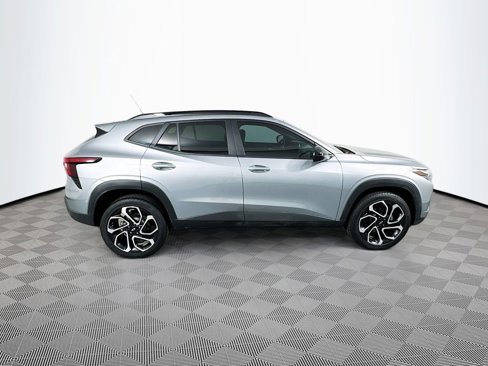 Used 2025 Chevrolet Trax RS w/ Driver Confidence Package image 4