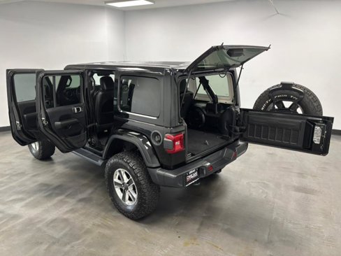 Used 2018 Jeep Wrangler Unlimited Sahara image 34