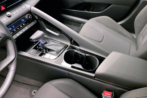 New 2025 Hyundai Elantra SEL image 8