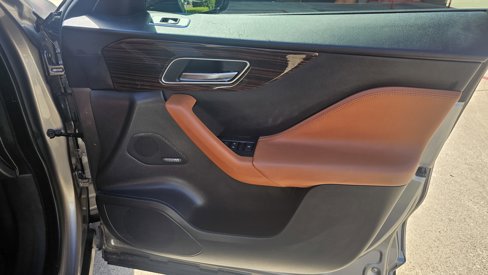 Used 2018 Jaguar F-PACE Portfolio image 36