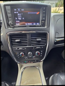 Used 2019 Dodge Grand Caravan SXT image 21