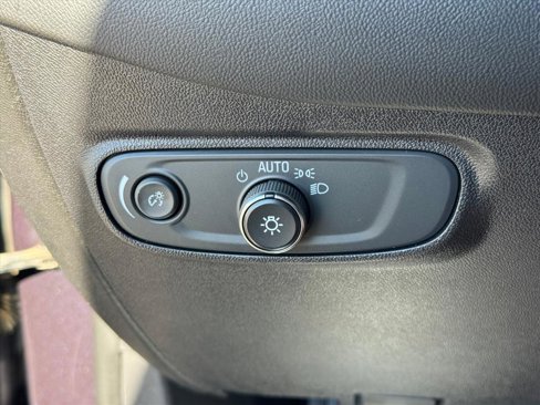 Used 2018 Chevrolet Equinox LT w/ Sun & Infotainment Package image 17