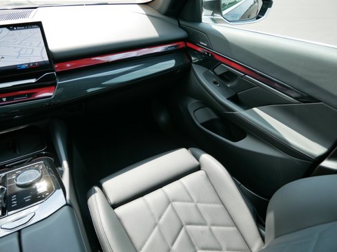 Used 2025 BMW 540i xDrive image 11