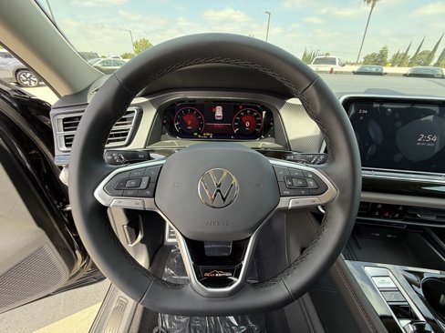 New 2025 Volkswagen Atlas Peak Edition SE image 18