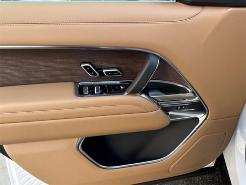 New 2025 Land Rover Range Rover SE image 18