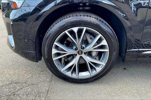 Certified 2025 Audi Q8 Premium Plus image 9