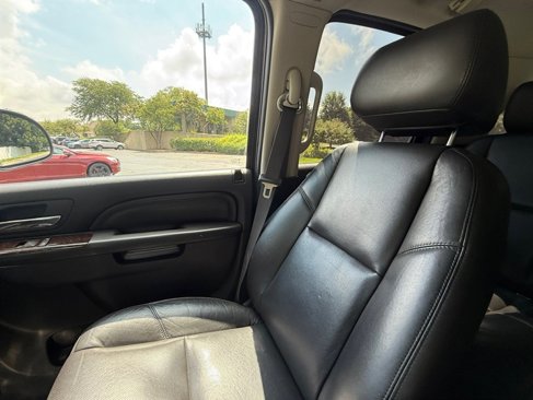 Used 2011 GMC Yukon XL Denali image 40