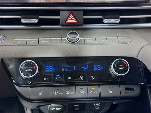 Certified 2025 Hyundai Elantra SEL image 16