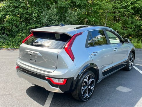 Used 2024 Kia Niro EX Touring image 5