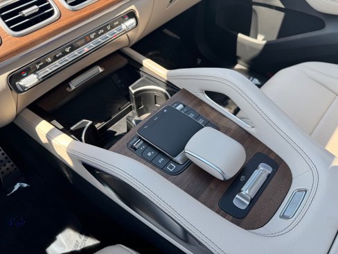 New 2026 Mercedes-Benz GLS 450 4MATIC image 14