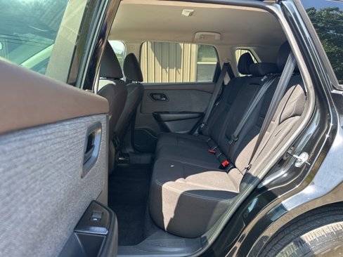 Used 2023 Nissan Rogue S image 23