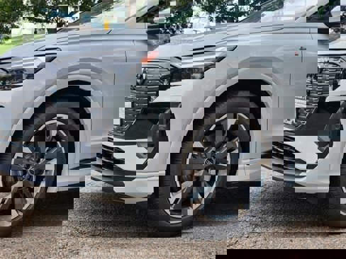 New 2025 Audi Q4 e-tron Premium Plus image 8