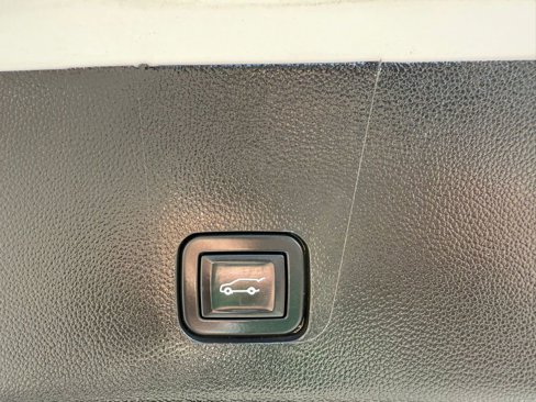 Used 2020 Chevrolet Traverse LT w/ Driver Confidence II Package image 38