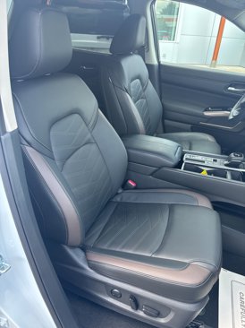 Used 2025 Nissan Pathfinder Platinum image 25