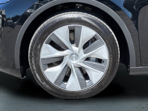 Used 2023 Tesla Model Y Long Range image 25