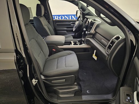New 2026 RAM 1500 4x4 Crew Cab image 30