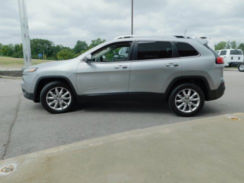 Used 2017 Jeep Cherokee Limited image 6