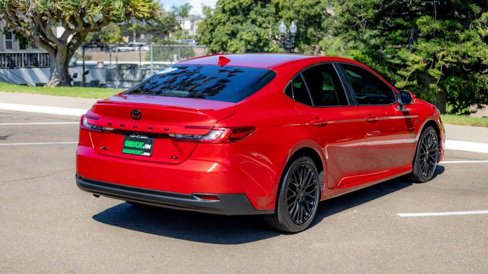 Used 2025 Toyota Camry LE image 5