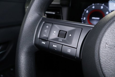 Used 2025 Nissan Kicks SV image 20