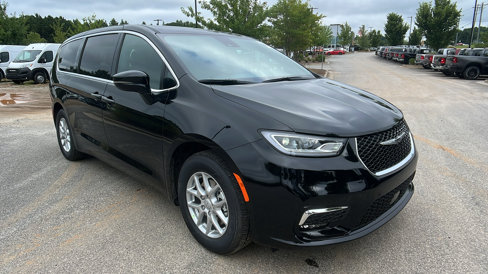 New 2026 Chrysler Pacifica Select image 5