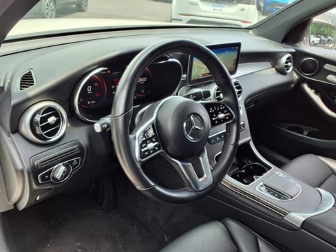 Used 2022 Mercedes-Benz GLC 300 4MATIC image 11