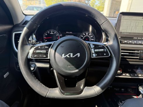 Used 2022 Kia Seltos SX w/ Sunroof Package image 21