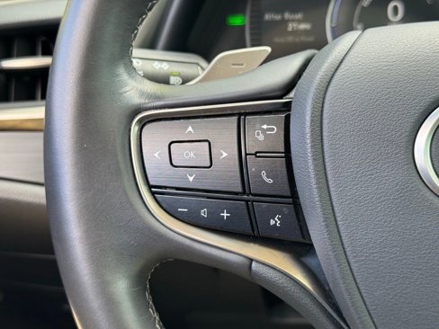 Used 2020 Lexus ES 300h w/ Premium Package image 30