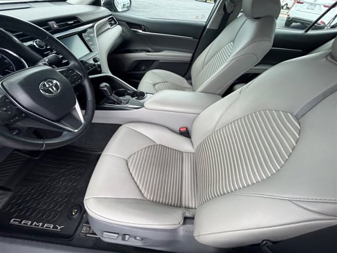 Used 2018 Toyota Camry image 11