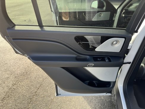 New 2025 Lincoln Aviator Reserve w/ Luxury Package image 25