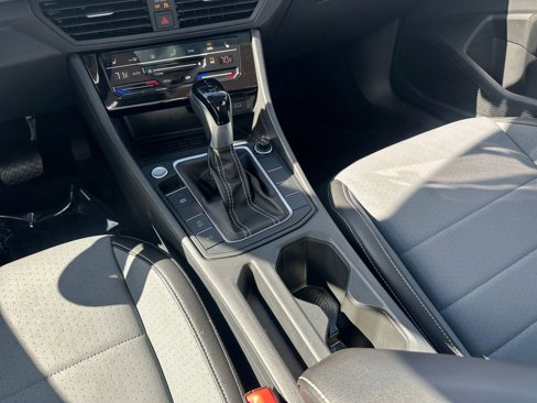 Used 2025 Volkswagen Jetta SE image 41