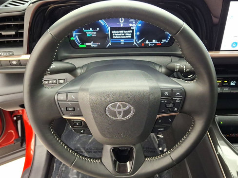 Used 2025 Toyota Crown XLE image 16