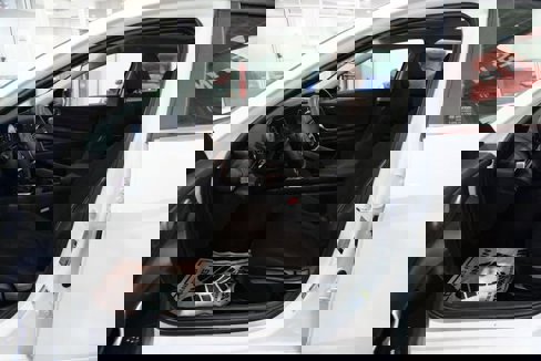 Used 2025 Hyundai Elantra SEL image 16