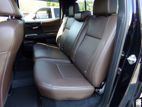 Used 2016 Toyota Tacoma Limited image 24