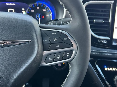 New 2025 Chrysler Pacifica Select image 36
