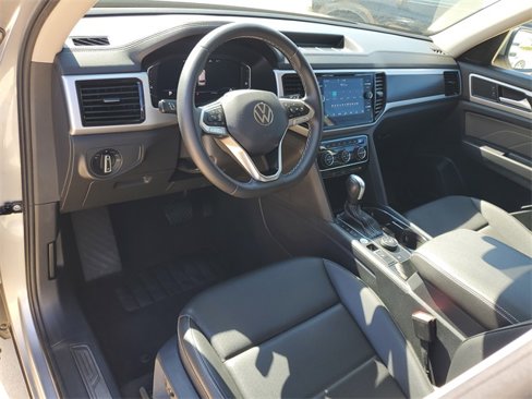 Used 2023 Volkswagen Atlas SE image 4