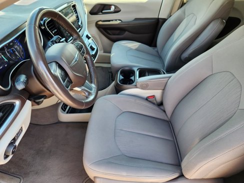 Certified 2021 Chrysler Pacifica Touring w/ Cold Weather Group image 8
