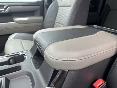 Used 2025 Chevrolet Silverado 1500 ZR2 w/ Technology Package image 36