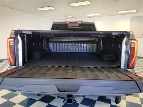 Used 2024 GMC Sierra 2500 AT4X image 9