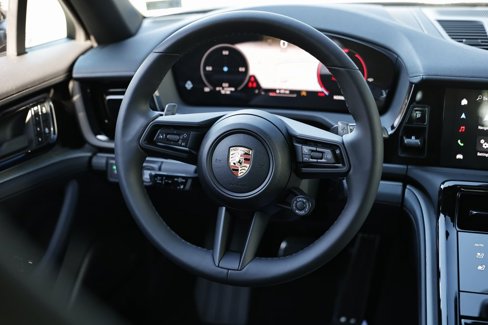 New 2025 Porsche Panamera 4 image 31