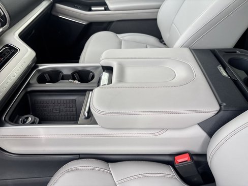 New 2025 Ford Expedition Active image 19