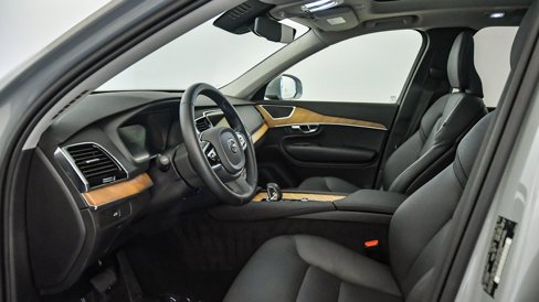 Certified 2025 Volvo XC90 B6 Plus image 20