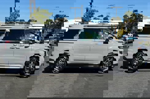 New 2026 Kia Carnival SX image 3