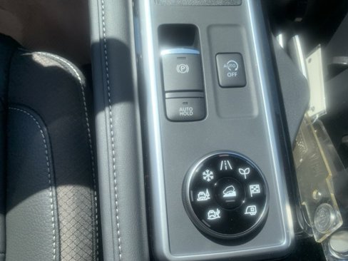 New 2025 Nissan Pathfinder SL image 13