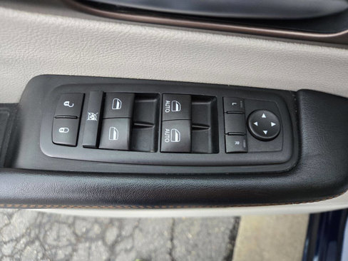 Used 2017 Chrysler Pacifica Touring image 17