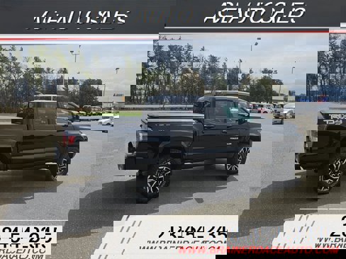 Used 2020 Toyota Tacoma TRD Sport image 3